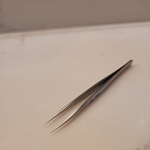 Pointed Tweezers - Picture 5 of 8